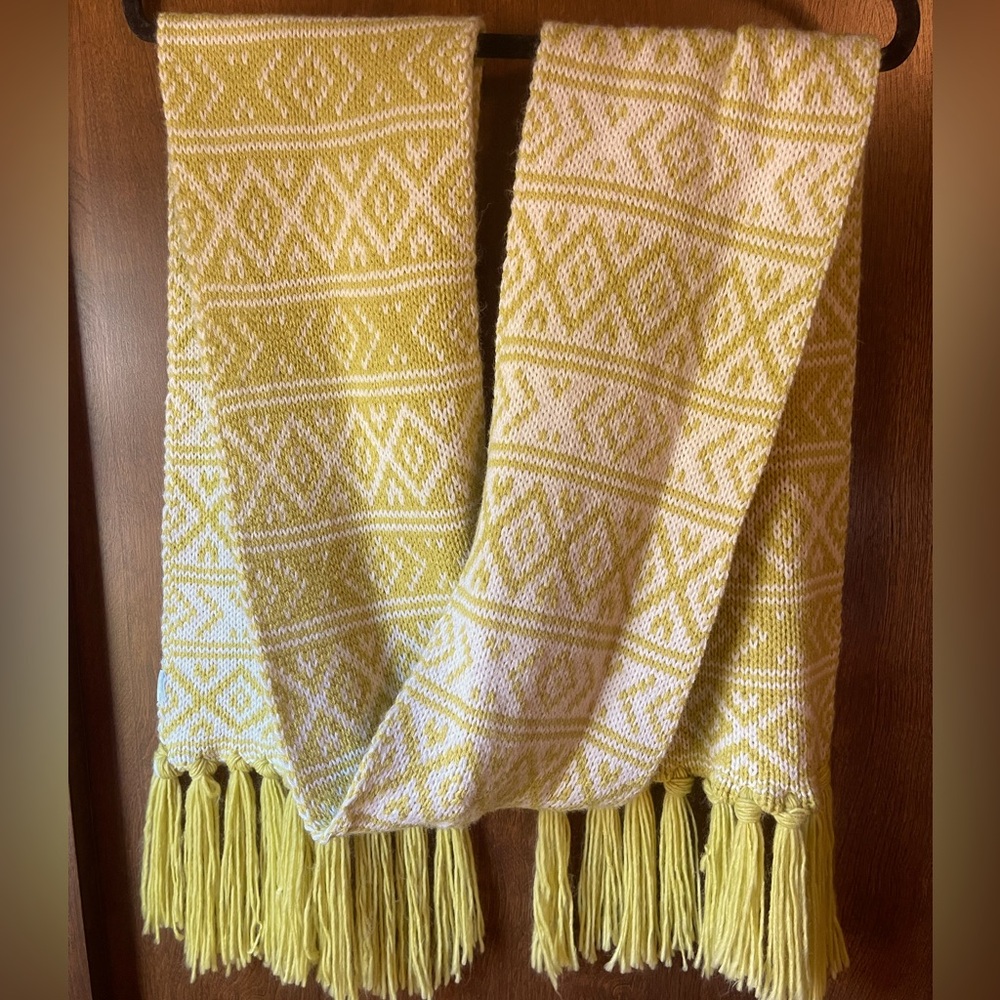 Yellow and White Patterned Knit Scarf with Fringe